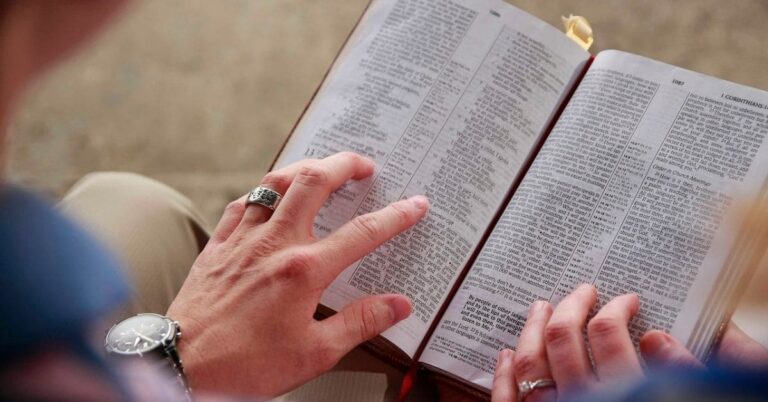 Como Ler o Novo Testamento em Ordem Cronológica: Um Guia Prático