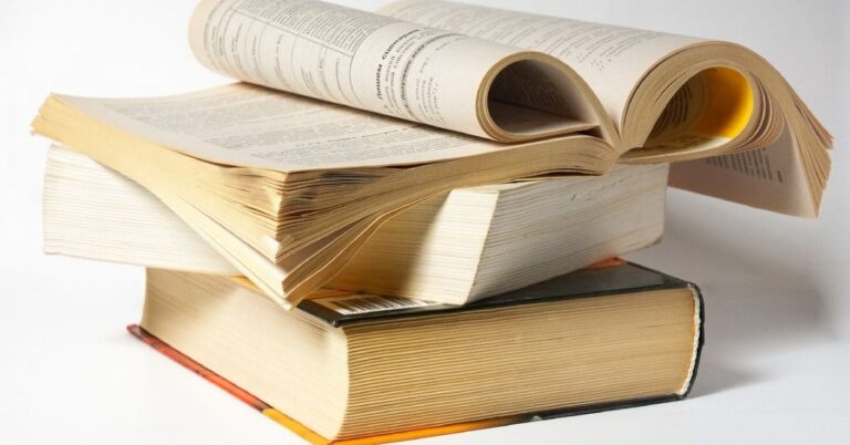 Por Que o Novo Testamento Foi Escrito em Grego? Desvendando o Mistério